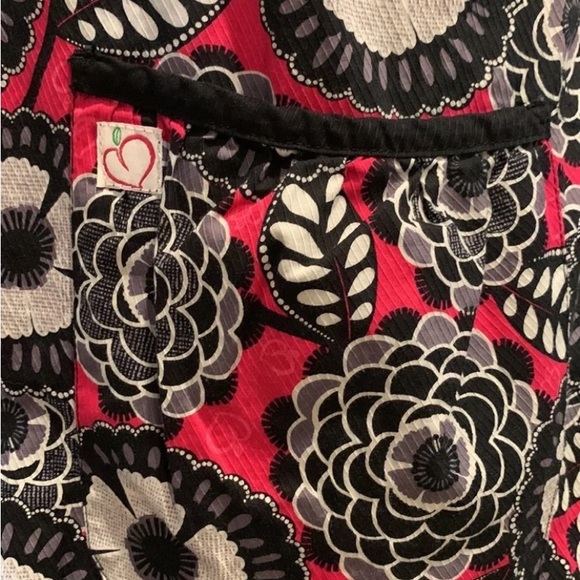 Life Is Peachy Scrub Top - Picture 5 of 9